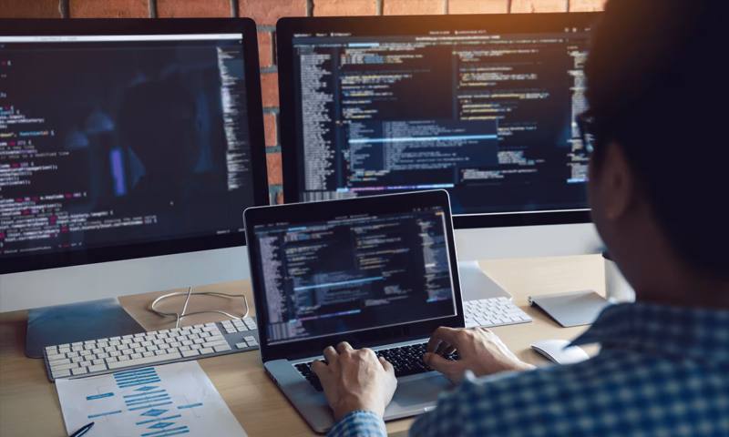 数据科学选型：R与Python如何赋能崇川区网站建设？